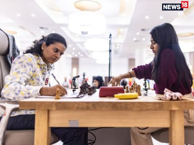 Equal collision, second round of final among Divya-Hampi after 34 tricks Equal collision, second round of final among Divya-Hampi after 34 tricks