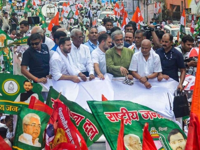 राहुल-तेजस्वी पटना में कर रहे थे चक्का जाम, इधर लालू यादव को लेकर आई बड़ी खबर
