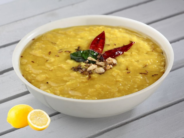 Do you also sprinkle lemon in lentils? Know its benefits and disadvantages