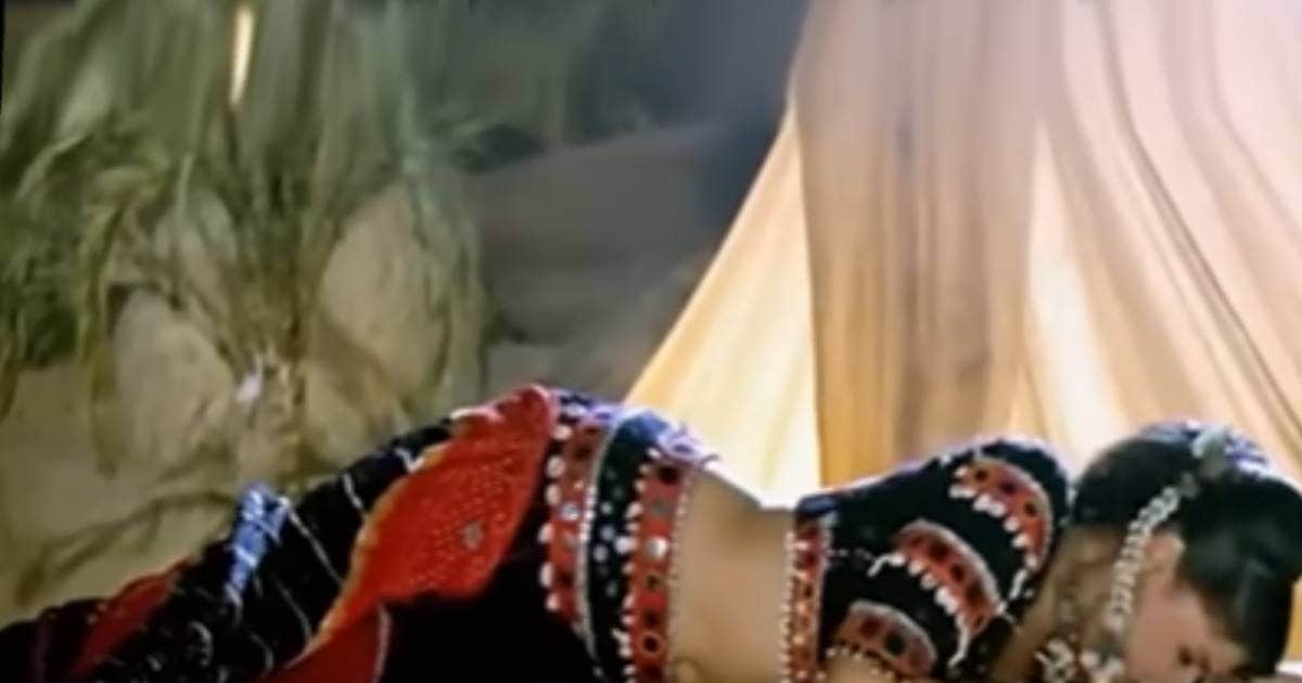 दोहरे अर्थ वाला गाना, अश्लीलता फैलाने के लगे थे आरोप, सन्यासी बनी एक्ट्रेस ने हिलाई ऐसी कमर, सिहर उठा बॉक्स ऑफिस