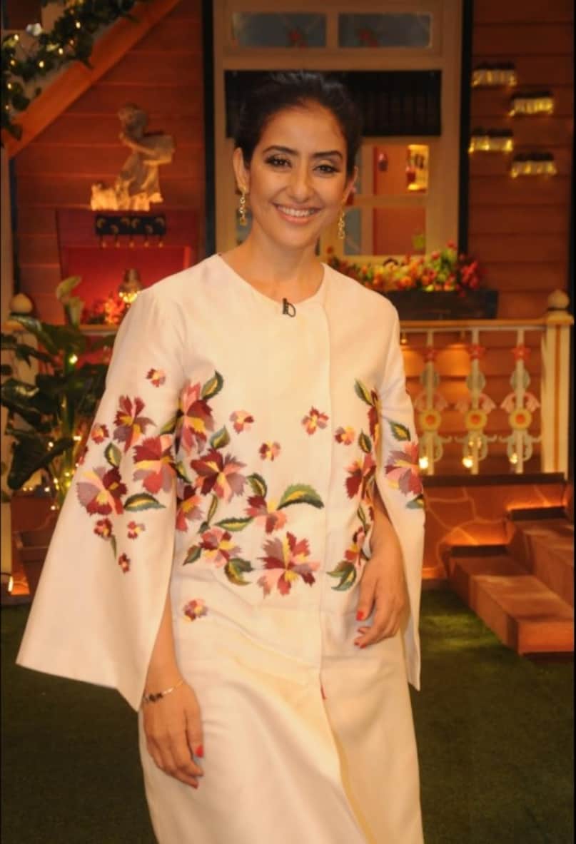 मनीषा कोइराला ने 1991 की फिल्म 'सौदागर' से अपने एक्टिंग करियर की शुरुआत की थी. शाही परिवार में जन्मीं राजकुमारी के दादा बीपी प्रसाद कोइराला नेपाल के पहले प्रधानमंत्री थे. एक्ट्रेस ने राजनीति के गलियारों से दूर अपने लिए एक नई राह तराशी. 