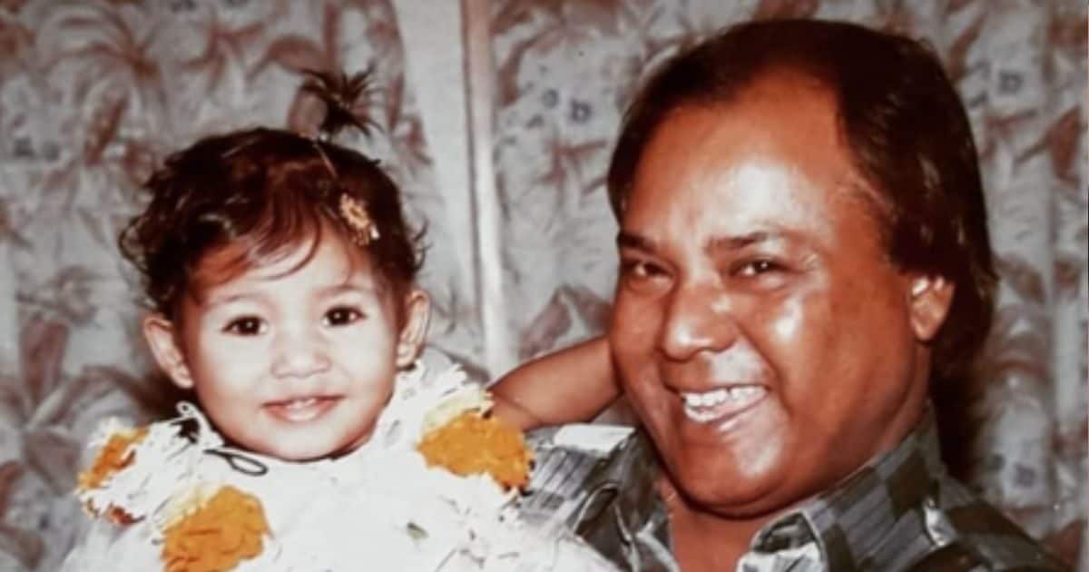 A Muslim singer, who sang more than 20 thousand songs, recognized devotional hymns and patriotic songs?