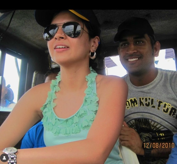 Mahendra Singh Dhoni, MS Dhoni, Sakshi Singh Rawat, MS Dhoni Love Story, MS Dhoni Love story with child hood class mates, MS Dhoni Sakshi Singh Love Story, Sakshi Dhoni, Sakshi Singh Rawat with MS Dhoni Love Story, ms dhoni sakshi singh rawat love story, MS Dhoni Sakshi Singh Rawat Schooling, एमएस धोनी, एमएस धोनी लव स्टोरी, धोनी साक्षी लव स्टोरी