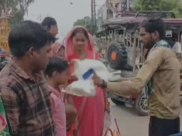 यहाँ यह एक अच्छी तरह से लगता है, आशीर्वाद शेविंग के बाद मुर्गा देता है यहाँ यह एक अच्छी तरह से लगता है, आशीर्वाद शेविंग के बाद मुर्गा देता है