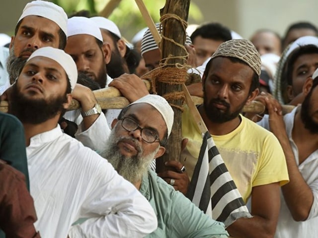 बिहार के मुस्लिमों के हाथ सत्ता की चाबी है या केवल सियासी चालों के मोहरे हैं?