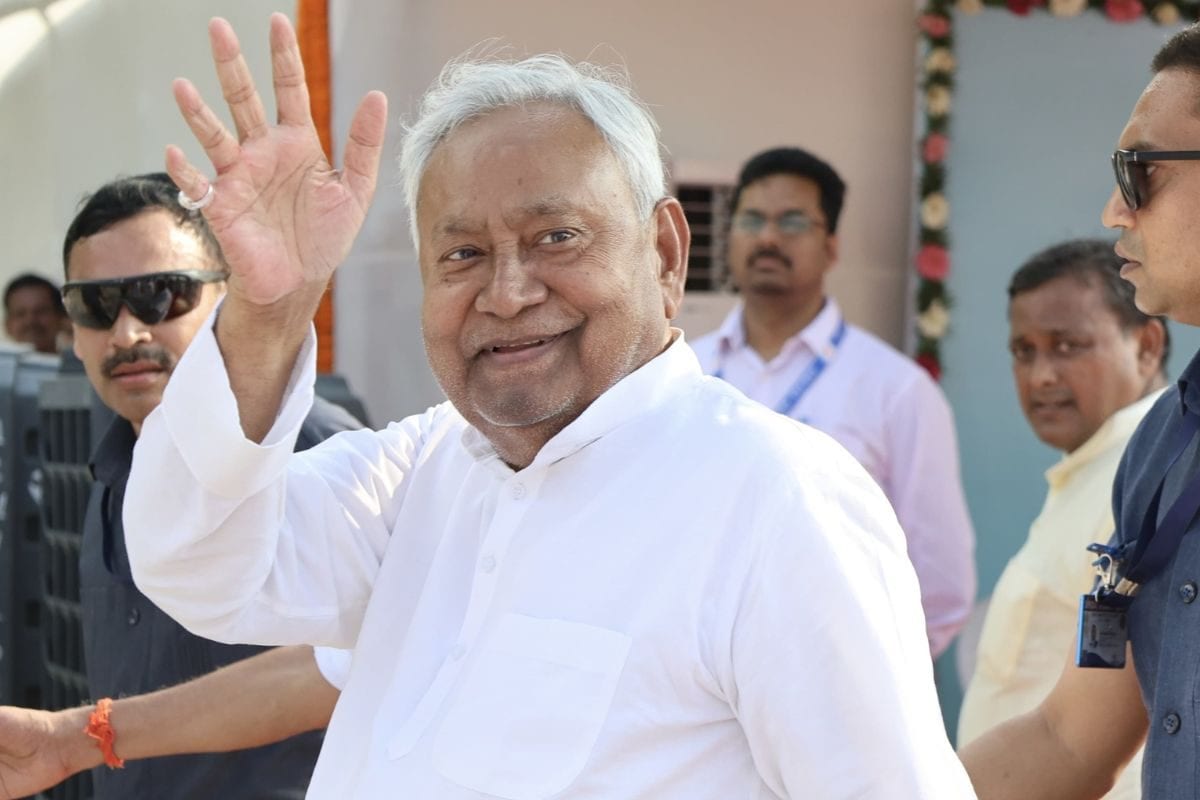नीतीश की 'खामोश रणनीति' से चित होते तेजस्वी, बिना शोर-शराबे पलटा चुनावी खेल!