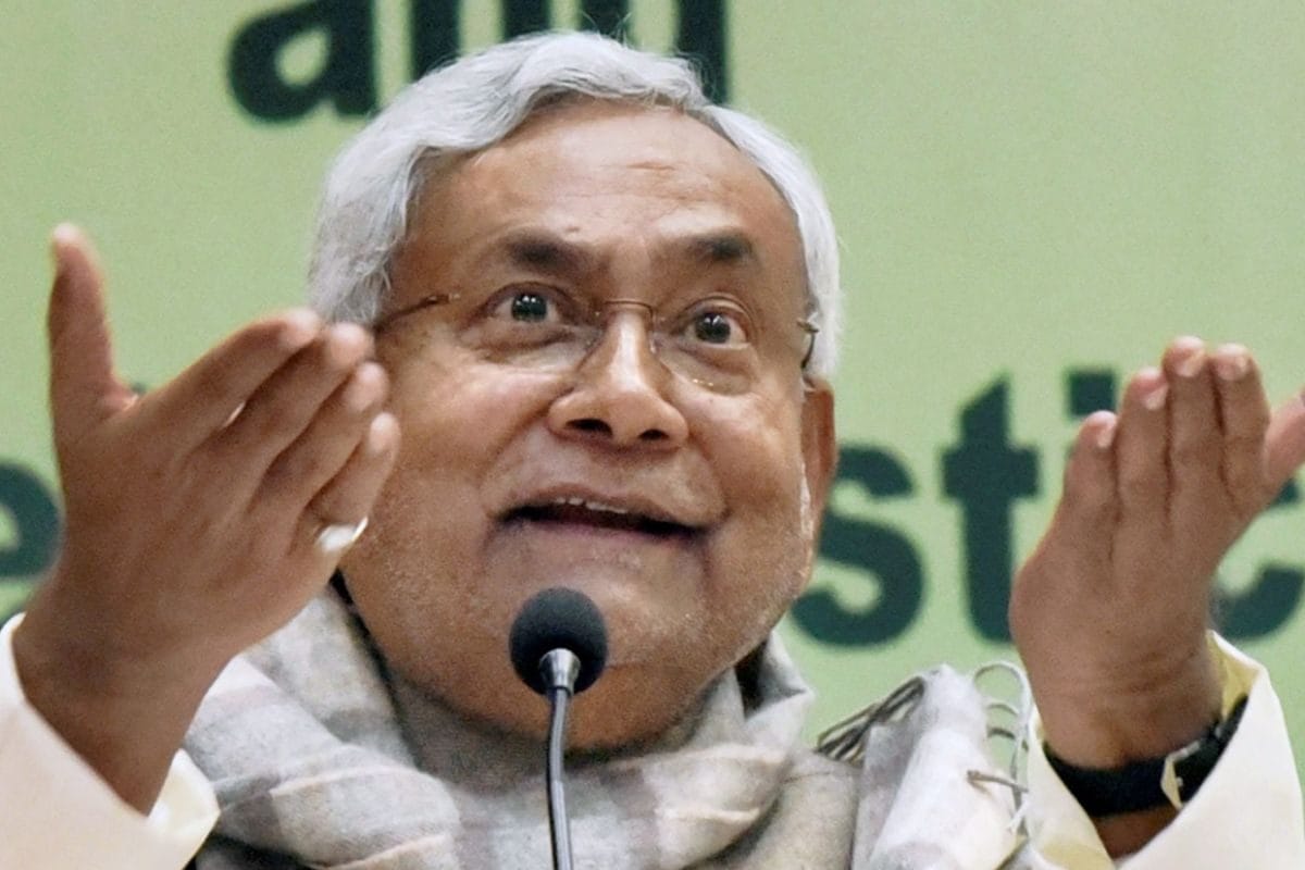 देख रहा है विनोदनौवीं फेल कहते थेबिहार में फ्री बिजली पर सोशल मीडिया गर्म