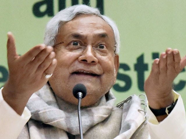 देख रहा है विनोद,नौवीं फेल कहते थे..बिहार में 'फ्री बिजली' पर सोशल मीडिया गर्म