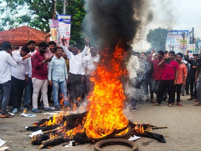 ओडिशा में छात्रा की मौत पर बवाल, सीएम माझी ने किया 20 लाख देने का ऐलान ओडिशा में छात्रा की मौत पर बवाल, सीएम माझी ने किया 20 लाख देने का ऐलान