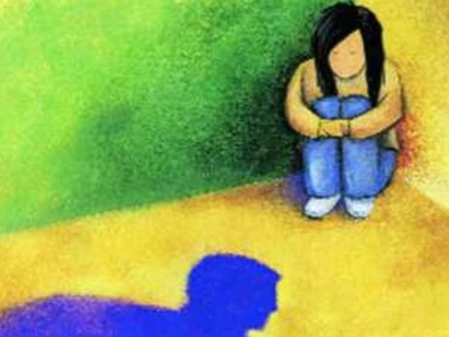 70 -वर्षीय बूढ़े आदमी को 5 -वर्ष की लड़की द्वारा बहकाया गया था, कपड़े खोलने की ऐसी मांग 70 -वर्षीय बूढ़े आदमी को 5 -वर्ष की लड़की द्वारा बहकाया गया था, कपड़े खोलने की ऐसी मांग