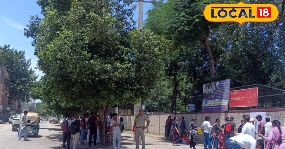‘महिलाओं को 2100 रुपये…’, हरियाणा CET एग्जाम के प्रश्न पत्र में क्या सवाल पूछे गए? 750000 अभ्यर्थियों के फायदे की खबर जानिये