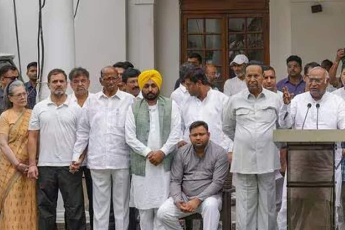 जेट-बम से लेकर SIR तक संसद में सरकार को घेरने को तैयार इंडिया गठबंधन