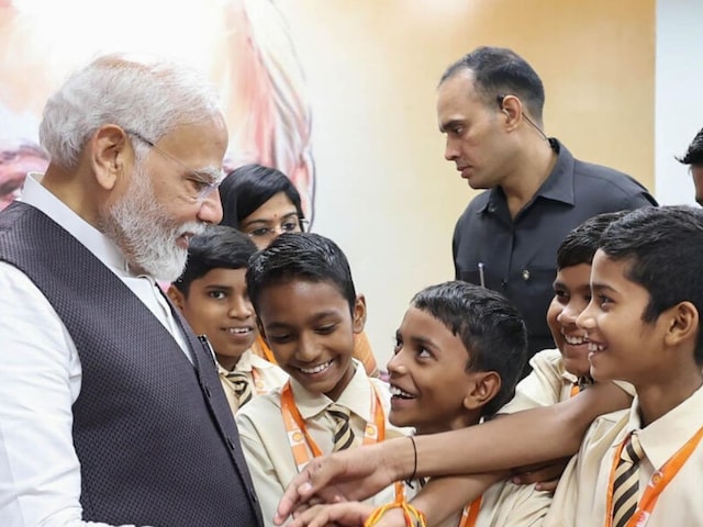 PM मोदी की अपील पर बच्चों ने बदली कैंटीन, समोसे की छुट्टी, फ्रूट सलाद शामिल