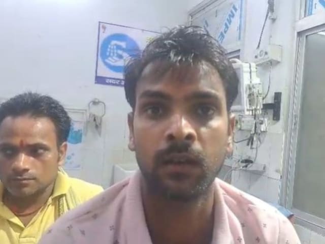 ब्राह्मण का तो दुश्मन हैं हम...दरोगई के रौब में ऑटो चालक को पीटा और थूक चटवाया ब्राह्मण का तो दुश्मन हैं हम...दरोगई के रौब में ऑटो चालक को पीटा और थूक चटवाया