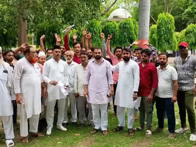 कांवड़ यात्रा से पहले बरेली में फिर भड़का जोगी नवादा विवाद! पुलिस के दावे फेल कांवड़ यात्रा से पहले बरेली में फिर भड़का जोगी नवादा विवाद! पुलिस के दावे फेल