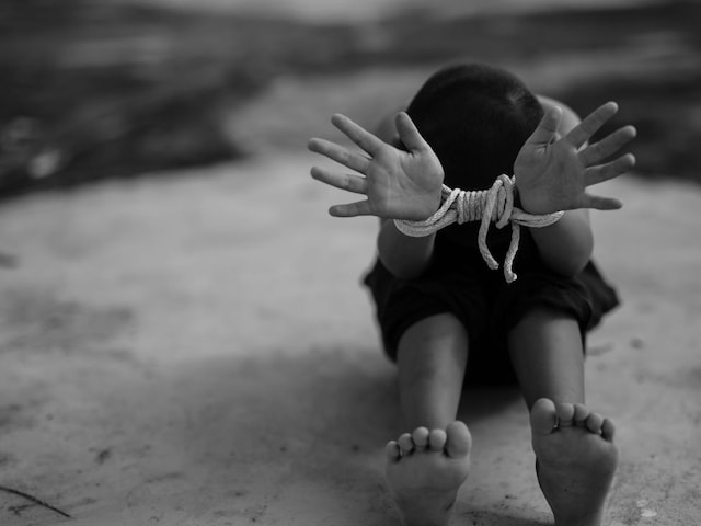 स्टेशन-बस अड्डों से लड़कियों को उठा लेता था गिरोह, चढ़ा पुलिस के हत्थे स्टेशन-बस अड्डों से लड़कियों को उठा लेता था गिरोह, चढ़ा पुलिस के हत्थे
