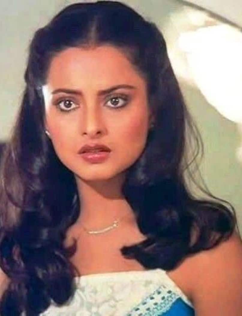 Rekha, Rekha Erotic Drama Film, Om Puri, Aastha: In the Prison of Spring, Aastha: In the Prison of Spring Cast, Aastha: In the Prison of Spring Film Story, BollyWood Controversies, Rekha, Rekha, Rekha, Rekha Giving bold scenes with the film, Ompuri, when the decent Rekha, Aastha: In the Prison of Spring, Aastha: In the Prison of Spring