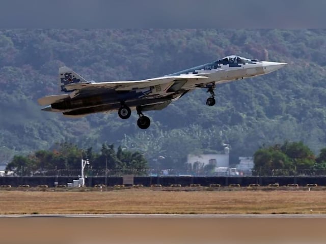 5th जेन Su-57E पर बड़ा अपडेट, पुतिन ने झोली भरकर दिया ऑफर 5th जेन Su-57E पर बड़ा अपडेट, पुतिन ने झोली भरकर दिया ऑफर