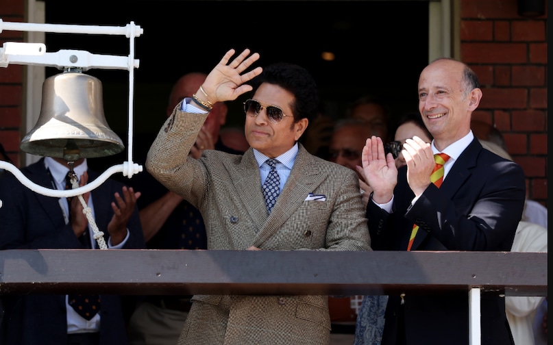 Sachin Tendulkar, Sachin Tendulkar portrait unveiled MCC Museum, Sachin Tendulkar Lords Bell, Sachin Tendulkar rings LORDS Bell, Sachin Tendulkar unveiled portrait, सचिन तेंदुलकर, सचिन तेंदुलकर लॉर्ड्स म्यूजियम 