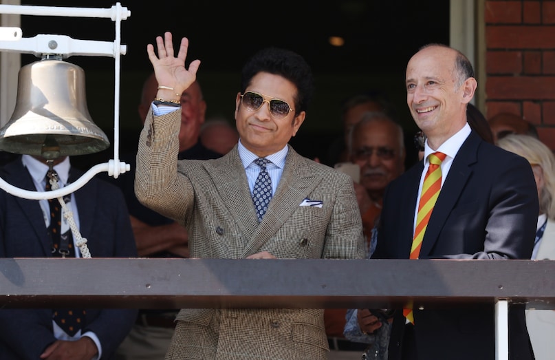 Sachin Tendulkar, Sachin Tendulkar portrait unveiled MCC Museum, Sachin Tendulkar Lords Bell, Sachin Tendulkar rings LORDS Bell, Sachin Tendulkar unveiled portrait, सचिन तेंदुलकर, सचिन तेंदुलकर लॉर्ड्स म्यूजियम 