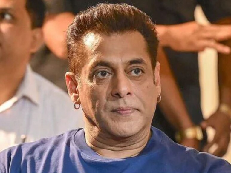 Salman Khan, Salman Khan News, Salman Khan Ex Girl Friend Sangeeta Bijlani, Sangeeta Bijlani Birthday Party, Salman Khan Appears UPSET At Ex Girl Friend Sangeeta Birthday Parthy, Salman Khan Bodyguard Pushed Security Guard Who Trying for Selfie, Salman Khan, Salman Khan's ex girlfriend, Sangeeta Bijlani's birthday party, Salman Khan was seen in Sangeeta Bijlani's birthday