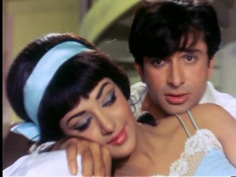 shashi kapoor, shashi kapoor when shouted at crowd, zeenat aman, shashi kapoor and zeenat aman film, satyam shivam Sundaram, when fan misbehaved during screening of 1978 satyam shivam Sundaram, शशि कपूर, जब भीड़ पर चिल्लाए शशि कपूर, जीनत अमान, शशि कपूर और जीनत अमान की फिल्म, सत्यम शिवम सुंदरम, सत्यम शिवम सुंदरम की स्क्रीनिंग के दौरान फैन ने किया जीनत से दुर्व्यवहार shashi kapoor, shashi kapoor when shouted at crowd, zeenat aman, shashi kapoor and zeenat aman film, satyam shivam Sundaram, when fan misbehaved during screening of 1978 satyam shivam Sundaram, शशि कपूर, जब भीड़ पर चिल्लाए शशि कपूर, जीनत अमान, शशि कपूर और जीनत अमान की फिल्म, सत्यम शिवम सुंदरम, सत्यम शिवम सुंदरम की स्क्रीनिंग के दौरान फैन ने किया जीनत से दुर्व्यवहार