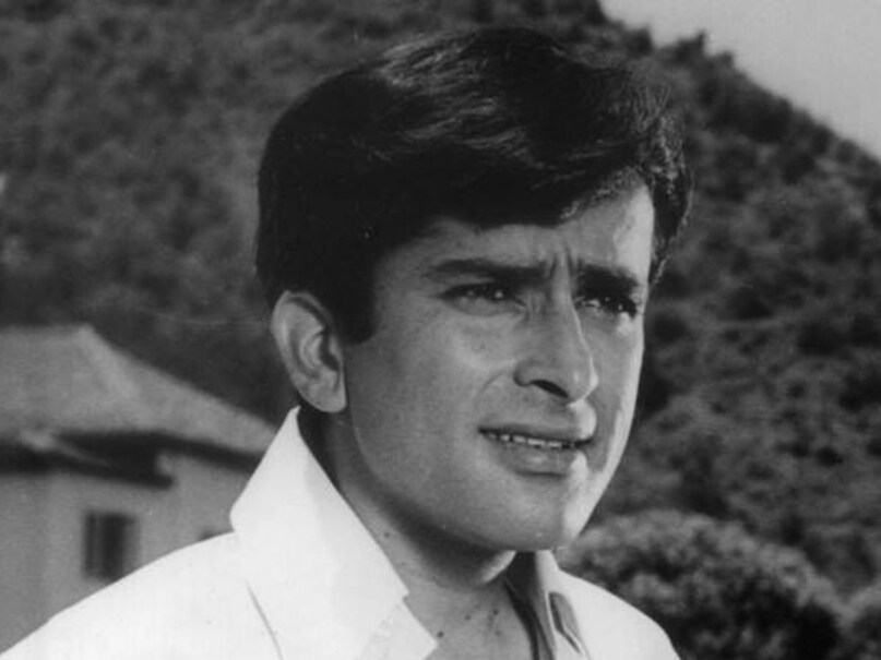 shashi kapoor, shashi kapoor when shouted at crowd, zeenat aman, shashi kapoor and zeenat aman film, satyam shivam Sundaram, when fan misbehaved during screening of 1978 satyam shivam Sundaram, शशि कपूर, जब भीड़ पर चिल्लाए शशि कपूर, जीनत अमान, शशि कपूर और जीनत अमान की फिल्म, सत्यम शिवम सुंदरम, सत्यम शिवम सुंदरम की स्क्रीनिंग के दौरान फैन ने किया जीनत से दुर्व्यवहार shashi kapoor, shashi kapoor when shouted at crowd, zeenat aman, shashi kapoor and zeenat aman film, satyam shivam Sundaram, when fan misbehaved during screening of 1978 satyam shivam Sundaram, शशि कपूर, जब भीड़ पर चिल्लाए शशि कपूर, जीनत अमान, शशि कपूर और जीनत अमान की फिल्म, सत्यम शिवम सुंदरम, सत्यम शिवम सुंदरम की स्क्रीनिंग के दौरान फैन ने किया जीनत से दुर्व्यवहार