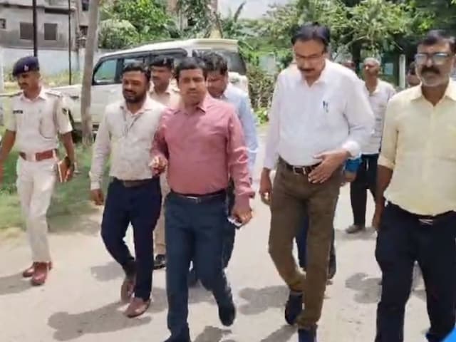 सावन के महीने में सुपौल डीएम सावन कुमार का दलालों-घूसखोरों पर ताबड़तोड़ एक्शन