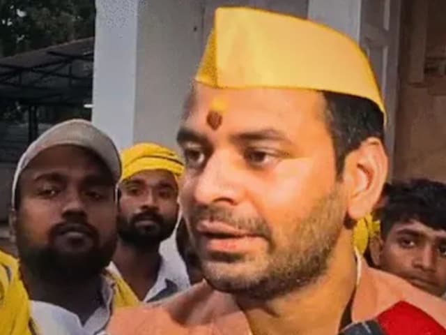 भाई वीरेंद्र वायरल ऑडियो विवाद में तेज प्रताप यादव की एंट्री, राजद पर कसा तंज! भाई वीरेंद्र वायरल ऑडियो विवाद में तेज प्रताप यादव की एंट्री, राजद पर कसा तंज!