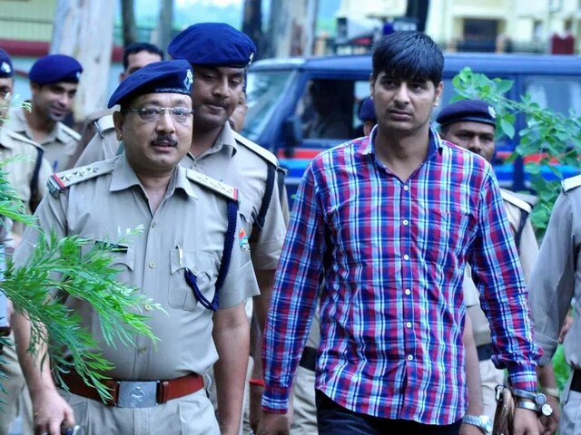 Name- Chinu Pandit, whose Mehbooba Pistol ... Sunil Rathi's friend again enemy Name- Chinu Pandit, whose Mehbooba Pistol ... Sunil Rathi's friend again enemy