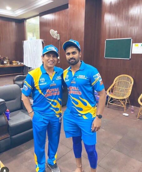 Vinay Kumar, cricketer Vinay Kumar, Indian pacer Vinay Kumar, R Vinay Kumar Cricket Career, Vinay Kumar fast bowler, Vinay Kumar father, Vinay Kumar father auto driver, auto driver son Vinay Kumar, Vinay Kumar father name Rangnath, Vinay Kumar dismissed Sourav Ganguly, Vinay Kumar out Sourav ganguly, Vinay Kumar struggle story, Vinay Kumar highest wicket taker ranji trophy as fast bowler, विनय कुमार, विनय कुमार क्रिकेट करियर, विनय कुमार ऑटो ड्रॉइवर का बेटा 