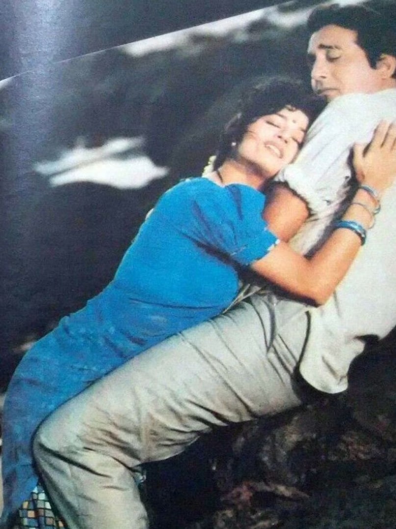 Vinod Khanna, Vinod Khanna News, Vinod Khanna and Madhuri Dixit, Not Only Madhuri Dixit Vinod Khanna Kapadia, Vinod Khanna, Vinod Khanna News, Vinod Khanna and Madhuri Dixit, when doing bedroom scenes with Dimple Kapadia, Bahke Vinod Khanna, Vinod Khanna and Dimple Kapadia's films, Vinod Khanna sought to Dimple Kapadia