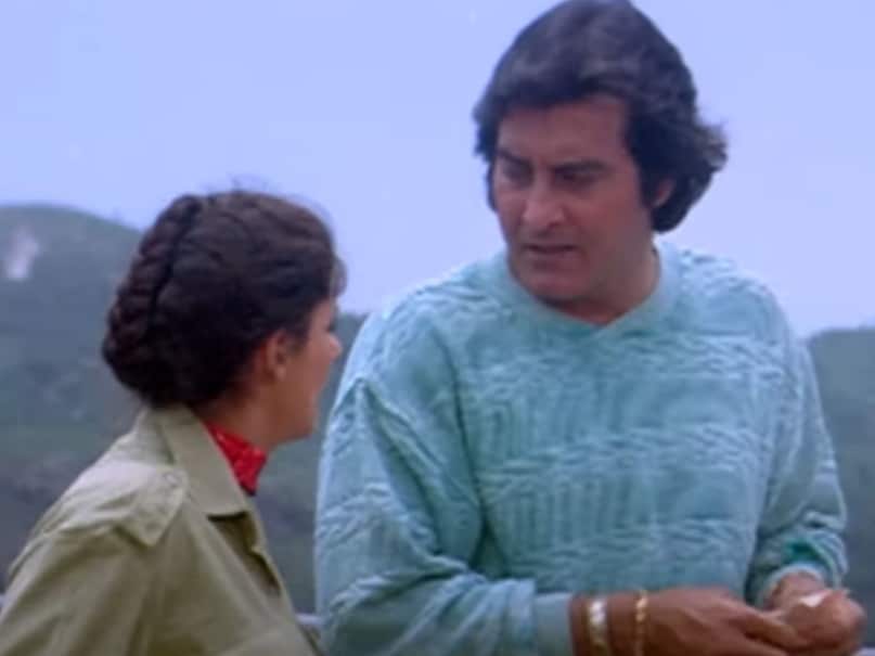 Vinod Khanna, Vinod Khanna News, Vinod Khanna and Madhuri Dixit, Not Only Madhuri Dixit Vinod Khanna Kapadia, Vinod Khanna, Vinod Khanna News, Vinod Khanna and Madhuri Dixit, when doing bedroom scenes with Dimple Kapadia, Bahke Vinod Khanna, Vinod Khanna and Dimple Kapadia's films, Vinod Khanna sought to Dimple Kapadia