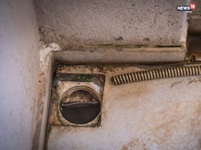 नाले में मिला ऐसा सामान, पूरे बंगाल में मचा बवाल, बिहार चुनाव वाली हो रही बात? नाले में मिला ऐसा सामान, पूरे बंगाल में मचा बवाल, बिहार चुनाव वाली हो रही बात?