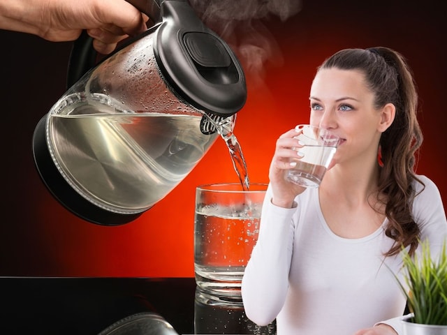 आप भी यूरिक एसिड की समस्या से हैं परेशान? पानी कर सकता बीमारी का जड़ से खात्मा आप भी यूरिक एसिड की समस्या से हैं परेशान? पानी कर सकता बीमारी का जड़ से खात्मा