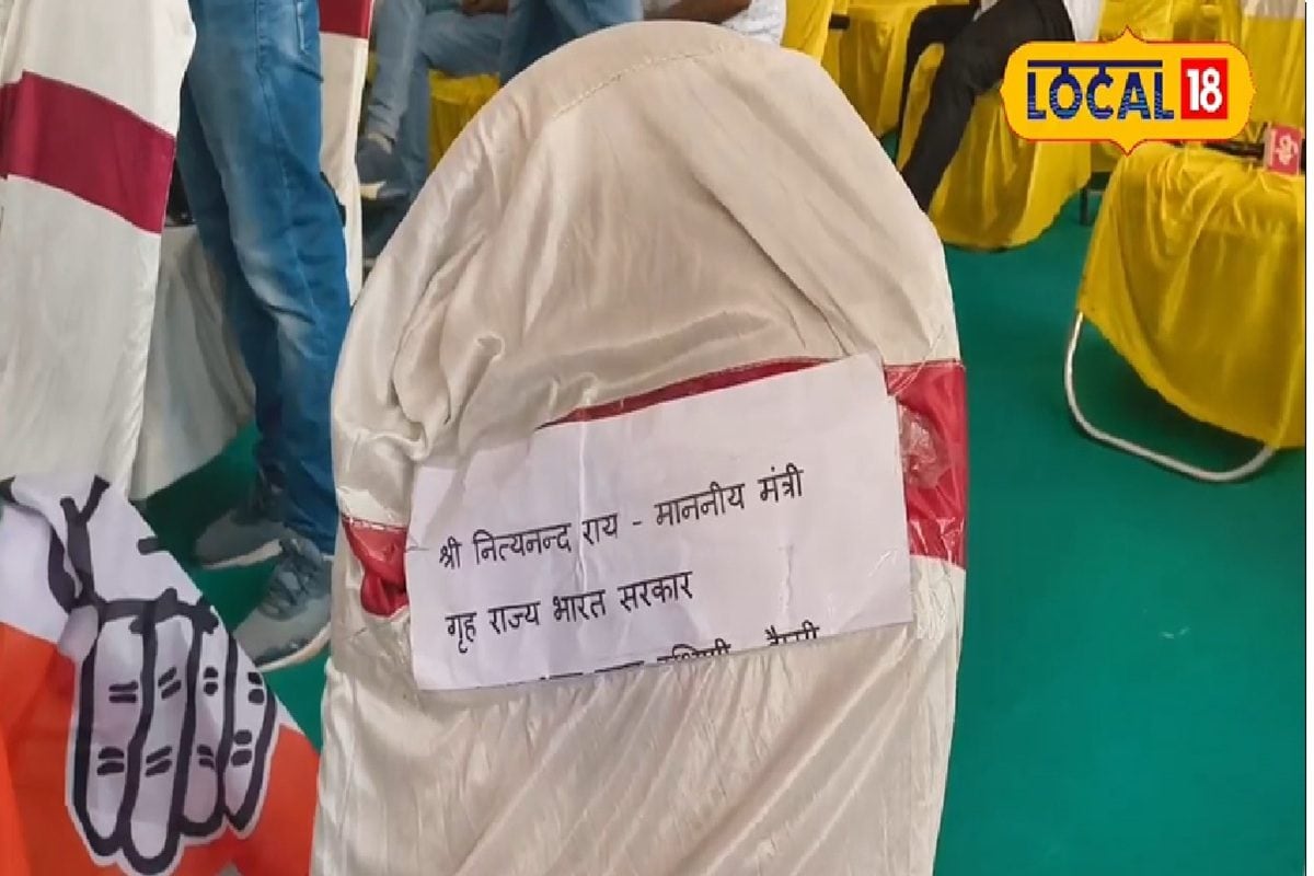 राहुल-तेजस्वी की सभा में नीतीश के मंत्री! नेम प्लेट पढ़ घूम जाएगा माथा