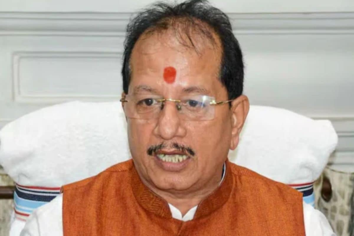 दो वोटर आईडी में फंसे बिहार के डिप्टी सीएम विजय सिन्हा, EC ने भेजा नोटिस