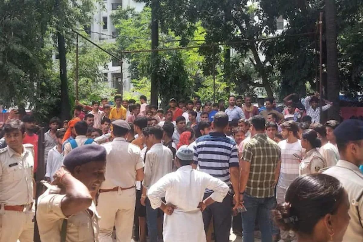 पटना में स्कूली छात्रा के जलकर मौत मामले में डीएम का एक्शन, प्रिंसिपल सस्पेंड