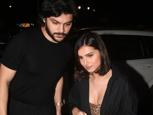 Tara came out on a dinner date with roomy BF, Veer was seen protecting the actress