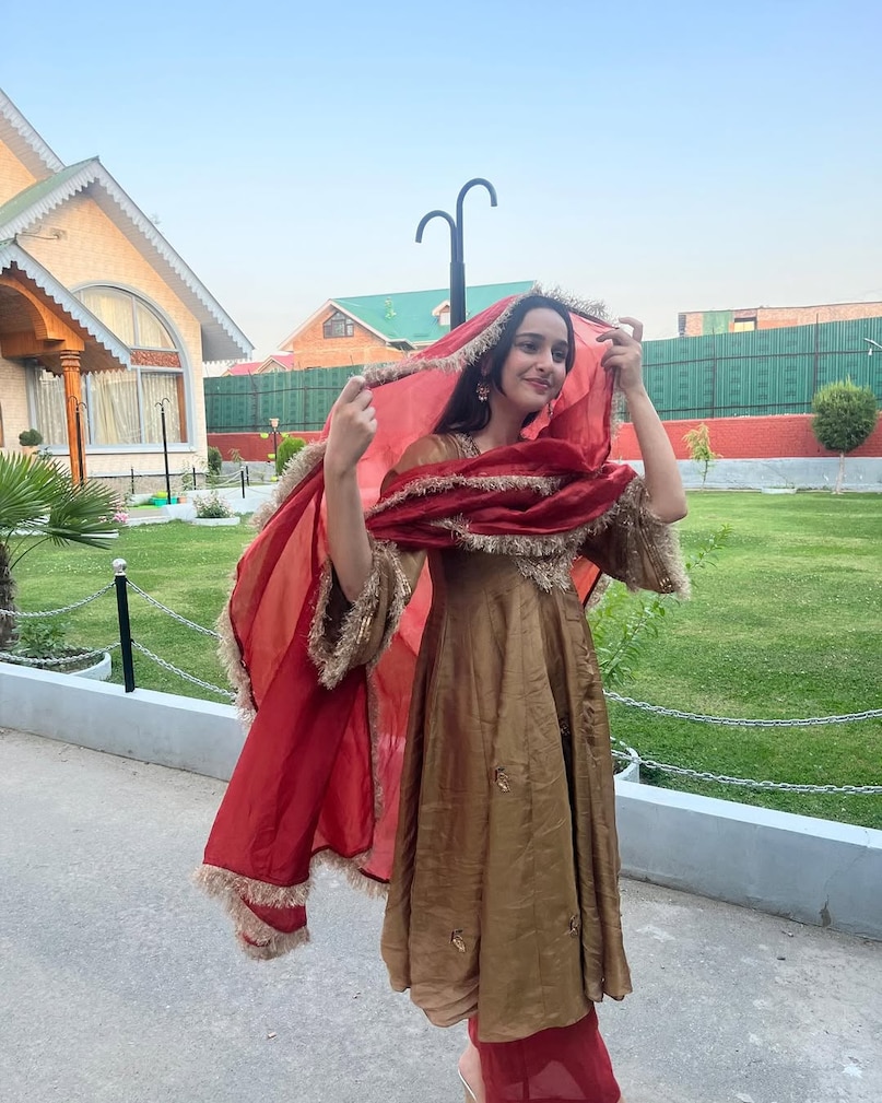 Sadia Khateeb is first actress to shoot in world's largest cave in Vietnam