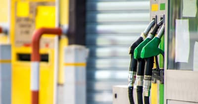 ग्लोबल मार्केट में कच्चे तेल की कीमतों में बड़ा उछाल दिख रहा है.