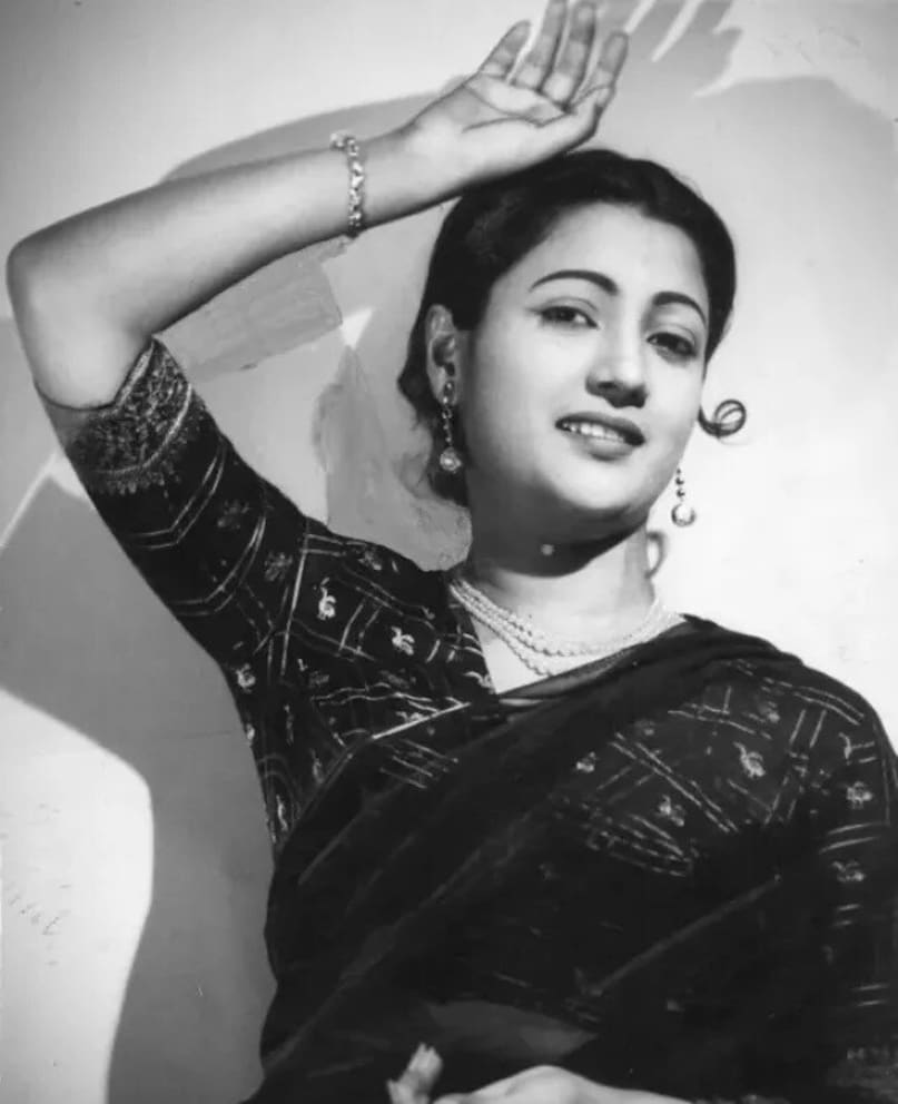 Suchitra Sen, Suchitra Sen Films, Suchitra Sen Actress, Suchitra Sen Suddenly Left Industry, Suchitra Sen Life Interesting Facts, Suchitra Sen Flopped Film, Suchitra Sen Famlm, Suchitra Sen Depression, Suchitra Sen, Suchitra Sen's films, why Suchitra Sen imprisoned himself in the room for 36 years, Suchitra Sen's husband, Suchitra Sen suddenly left cinema