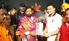 Eknath Shinde Video: दही हांडी में पहुंचे डिप्टी सीएम एकनाथ शिंदे, अचानक टूट गया स्टेज, देखें वीडियो