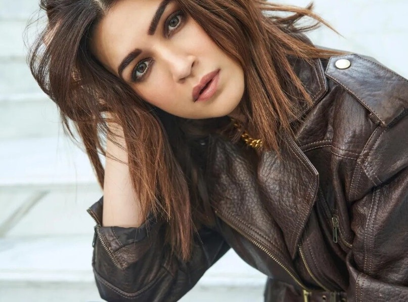 টাইগার শ্রফের বিপরীতে 'হিরোপান্তি' ছবির মাধ্যমে তিনি অভিনয় জগতে প্রবেশ করেন এবং তারপর থেকে তিনি আর পিছনে ফিরে তাকাননি। তাঁর অভিনয় দক্ষতার মাধ্যমে, তিনি ধীরে ধীরে তার কেরিয়ার উপরের দিকে নিয়ে গিয়েছেন।