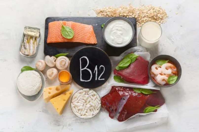 vegetarian foods rich in vitamin B12, vitamin B12 deficiency in vegetarians, veg sources of vitamin B12, symptoms of vitamin B12 deficiency, how to increase vitamin B12 naturally, nerve weakness due to B12 deficiency, विटामिन B12 की कमी कैसे दूर करें, शाकाहारी लोगों के लिए विटामिन B12, नसों की कमजोरी के कारण, विटामिन B12 युक्त शाकाहारी भोजन