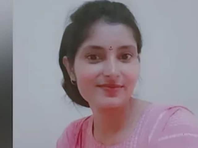 अर्चना तिवारी केस में अपडेट: जबलपुर भेजी गई टीम, पुरानी रूममेट से होगी पूछताछ अर्चना तिवारी केस में अपडेट: जबलपुर भेजी गई टीम, पुरानी रूममेट से होगी पूछताछ