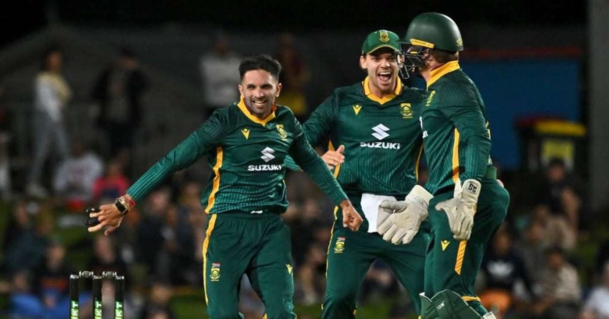 AUS beat SA 1st ODI: 98 रन से हारा ऑस्ट्रेलिया, केशव महाराज ने मारा 'पंजा', साउथ अफ्रीका के नाम पहला वनडे - News18 हिंदी