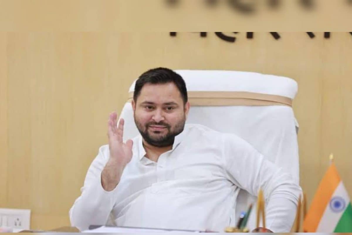तेजस्वी ने MP वीणा देवी के बाद पति दिनेश सिंह के 2 वोटर कार्ड का किया खुलासा