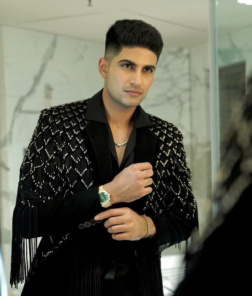 From beach to parties .. Not only matches, Shubman Gill also kills sixes in style! See his glamorous style 4