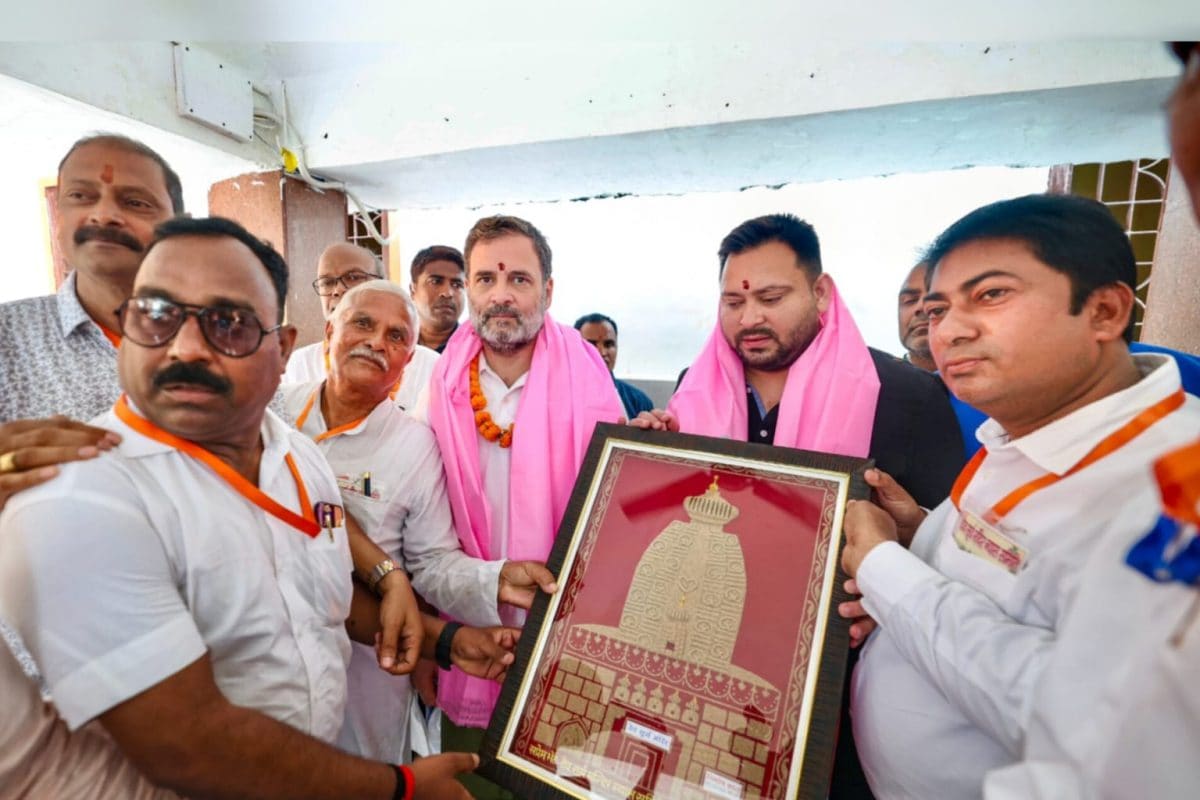 LIVE: वोटर अधिकार यात्रा... राहुल-तेजस्वी ने सूर्य मंदिर में किए दर्शन